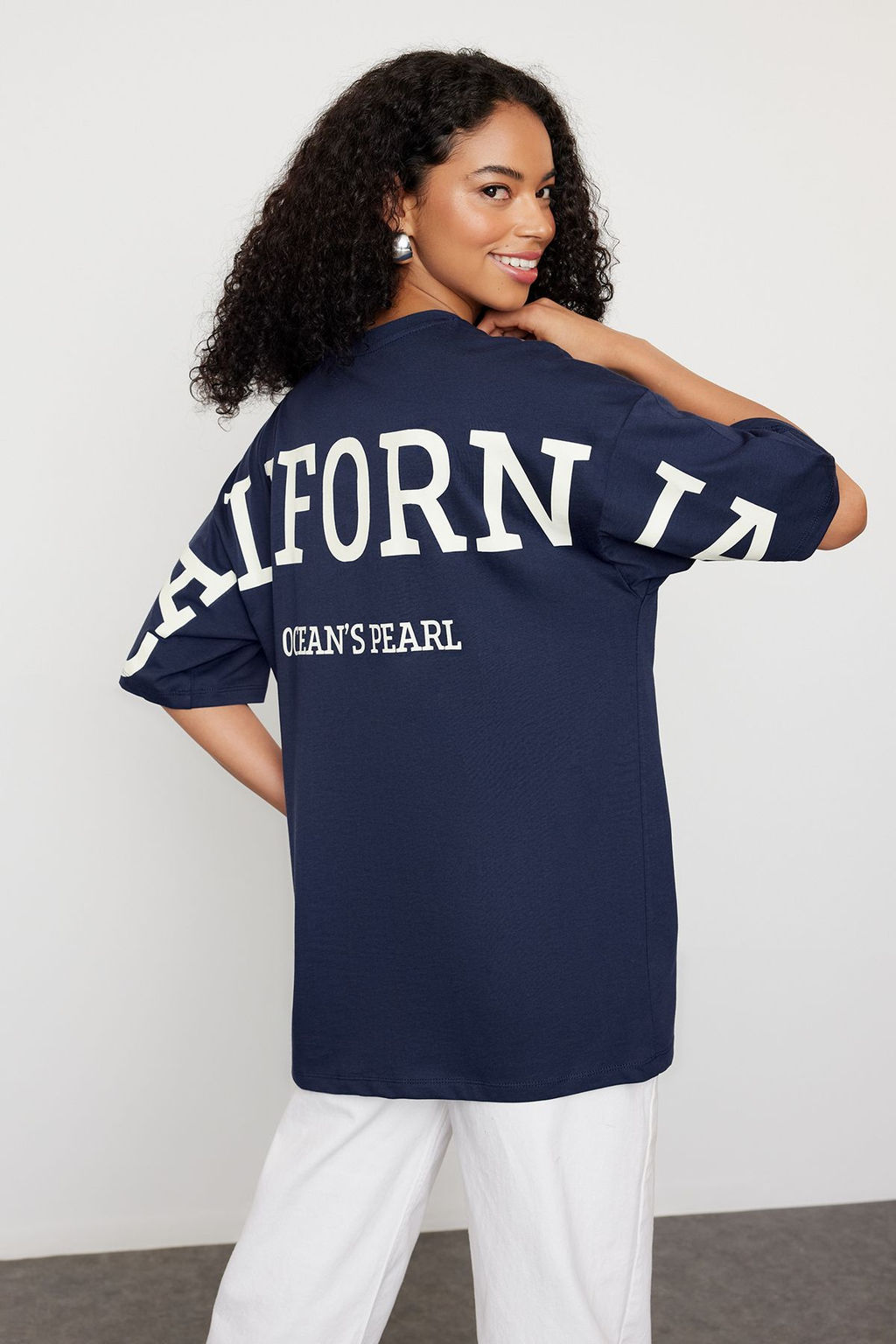 Lacivert %100 Pamuk S?rt Slogan Bask?l? Oversize/Genis Kal?p Orme T-Shirt TWOSS24TS00091