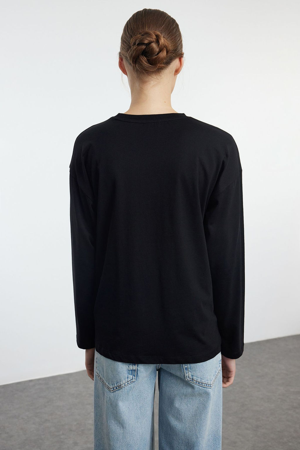 TRENDYOLMILLA Siyah-Beyaz 2li Paket %100 Suprem Oversize/Genis Kesim Orme T-Shirt TWOAW25TS00004  фото 9