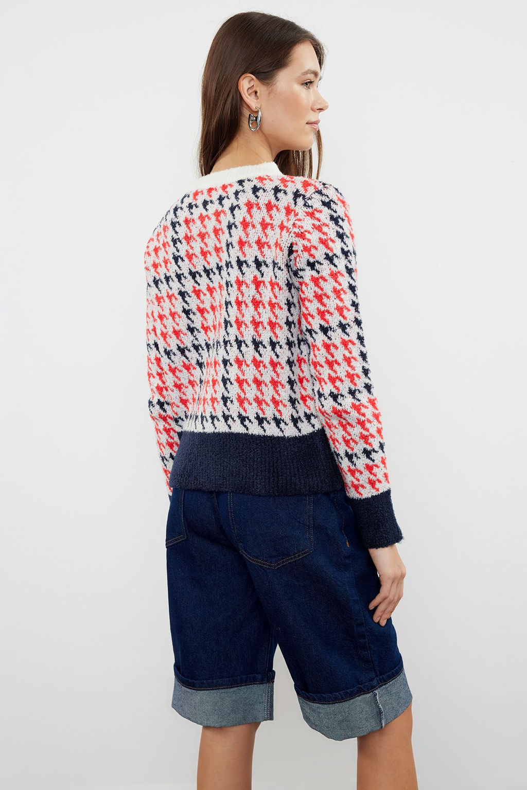 TRENDYOLMILLA Ekru Buklet Iplikli Desenli Ceket Gorunumlu Triko H?rka TWOAW24HI00277  фото 5