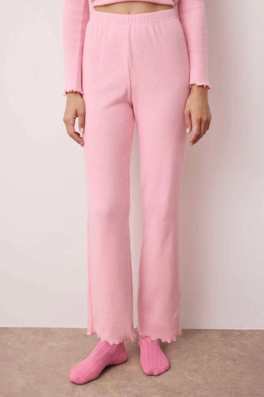 Pembe V Yaka Baby Overloklu Yumusak Tuse F?rcal? K?sl?k Fitilli Orme Pijama Tak?m? THMAW26PT00011 - Trendyolmilla фото 3