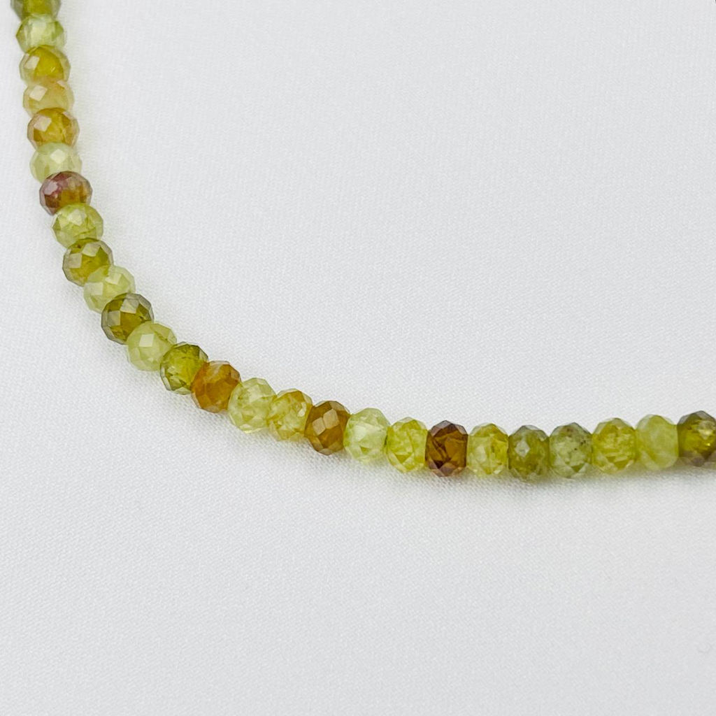 Колье из Гроссуляра (Гранат зеленый) 45 см +