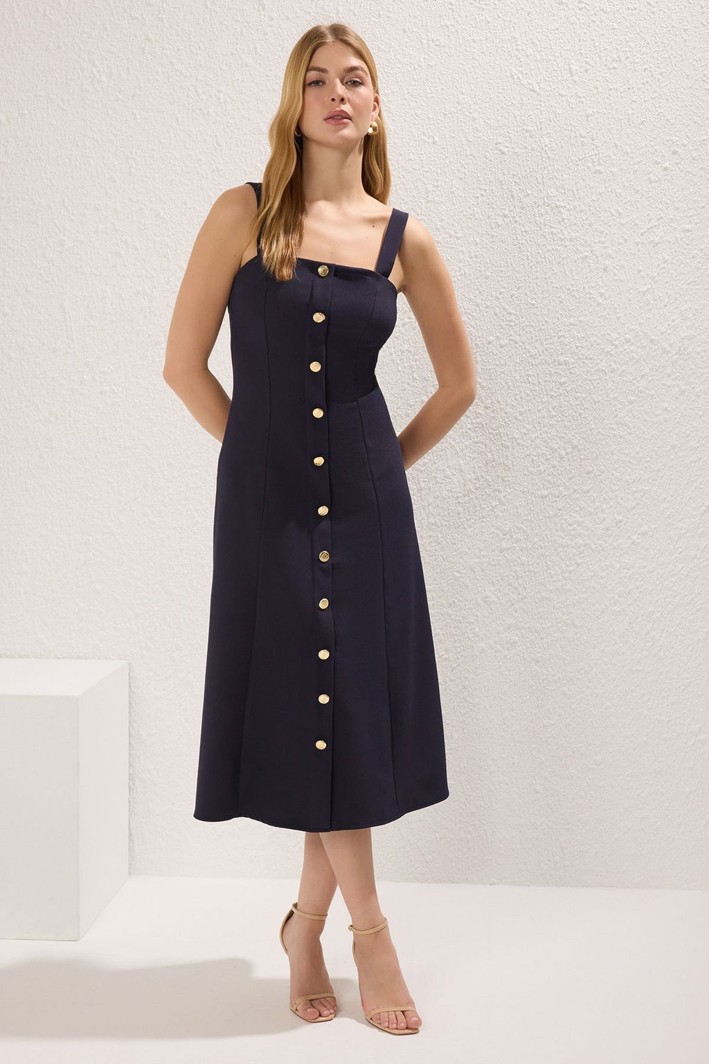 TRENDYOLMILLA Lacivert Duz A Kesim Dugme Detayl? Midi Dokuma Elbise TWOSS25EL00287