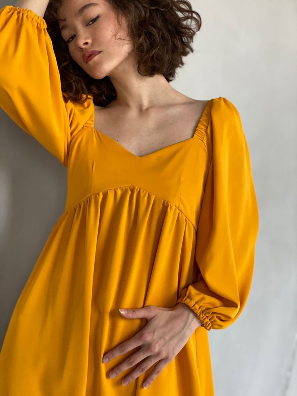 Платье-миди с пышными рукавами в цвете манго - Martichelli фото 15