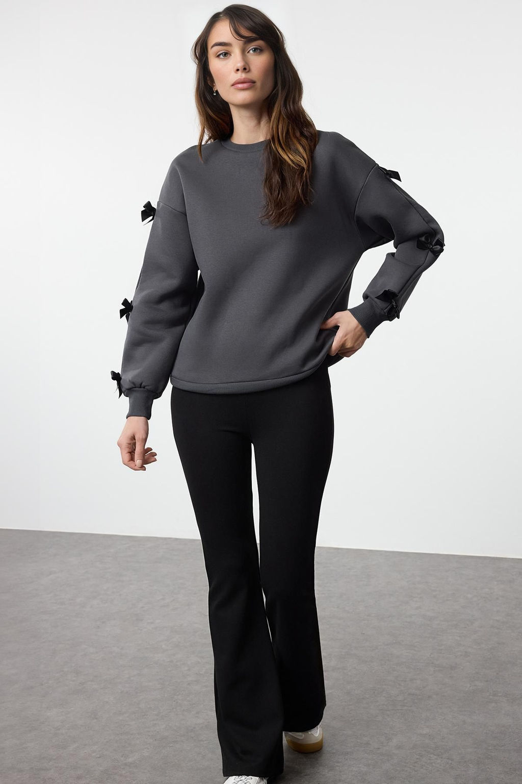 Antrasit Fiyonk Detayl? Oversize/Genis Kal?p Kal?n Ici Polarl? Orme Sweatshirt TWOAW25SW00249