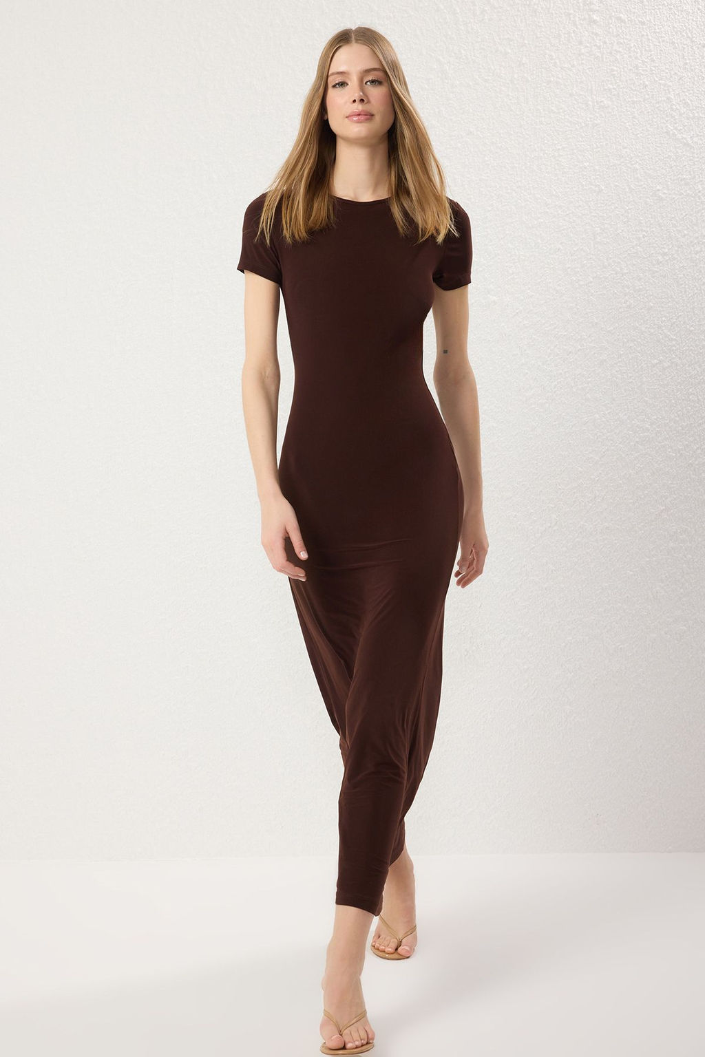 TRENDYOLMILLA Bordo K?sa Kol Vucuda Oturan Bisiklet Yaka Esnek Orme Maxi Kalem Elbise TWOSS24EL00097  фото 16