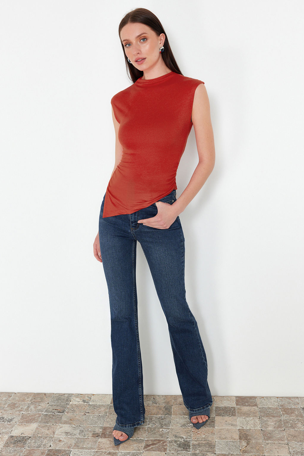 Trendyolmilla Ekru Dik Yaka K?sa Kollu Buzgu/Drape Detayl? Fitted/Vucuda Oturan Asimetrik Orme Bluz TWOSS24BZ00534 фото 57
