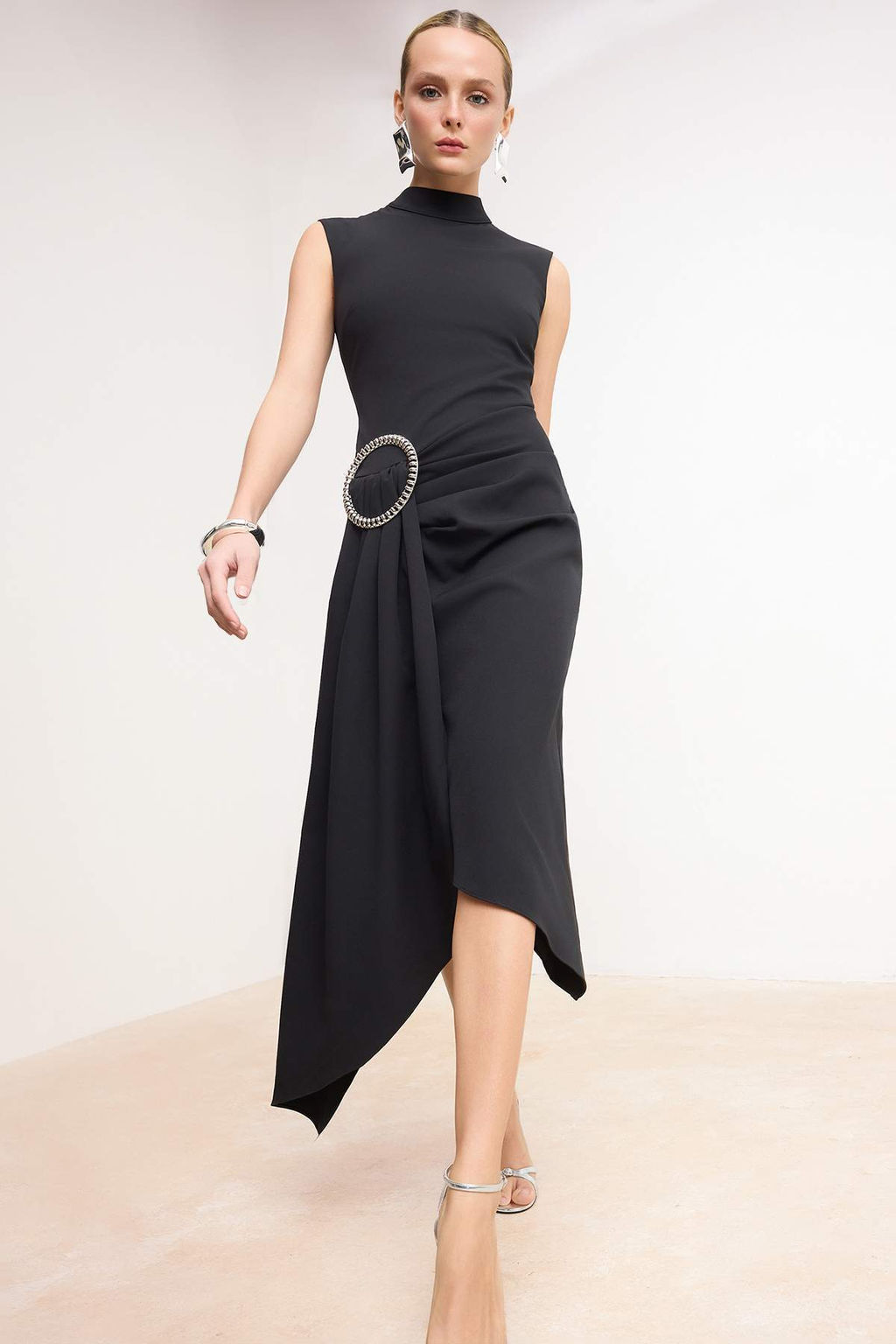 Siyah Aksesuar Detayl? Dokuma Midi Elbise TPRSS26EL00066