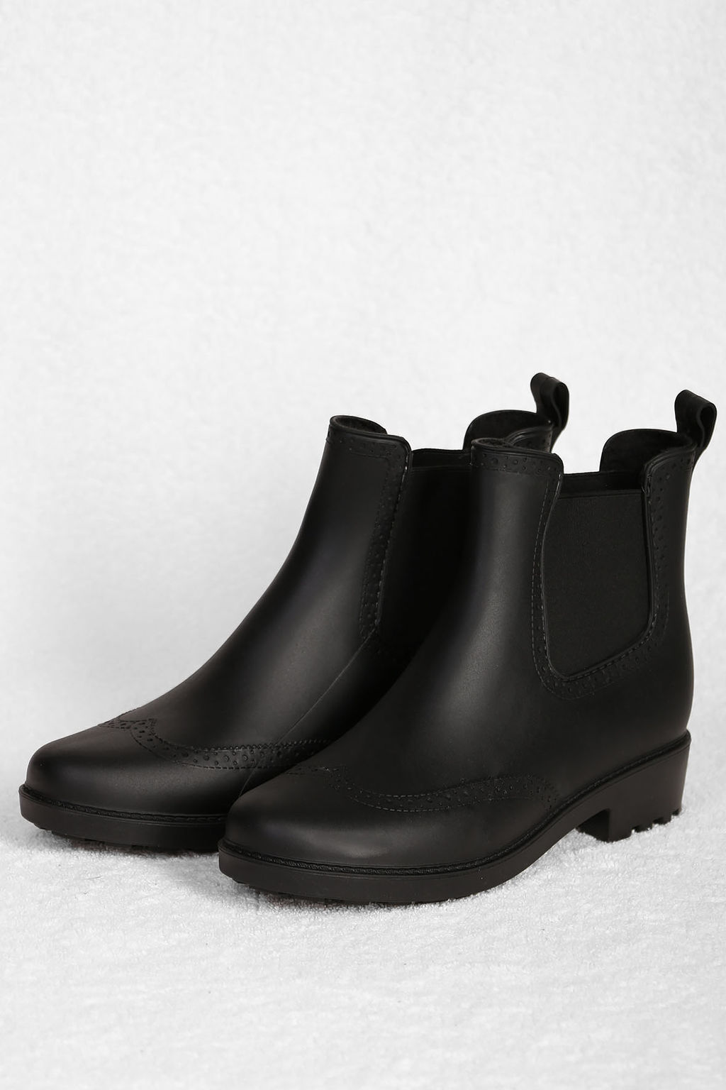 Резиновые ботинки челси