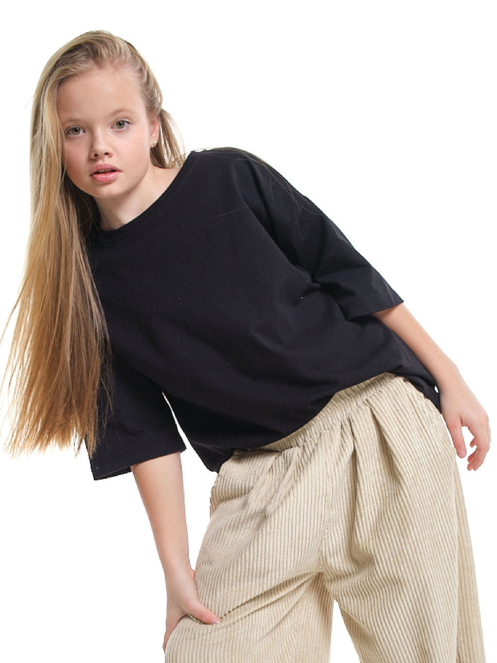 Универсальная базовая футболка оверсайз 22-1892 черный