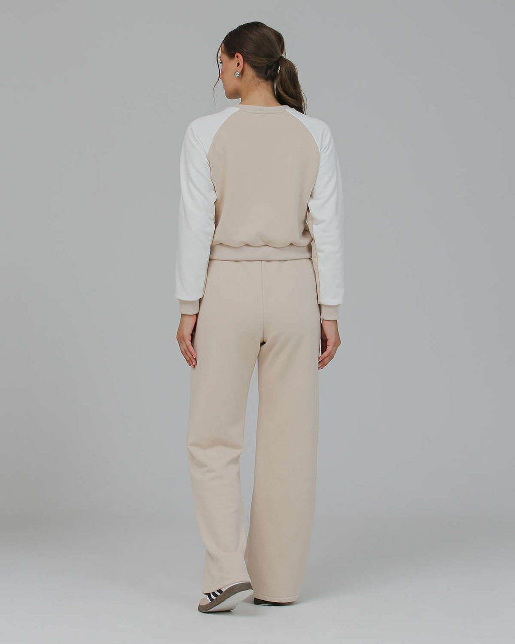 Свитшот укороченный с бусинами BSK001.