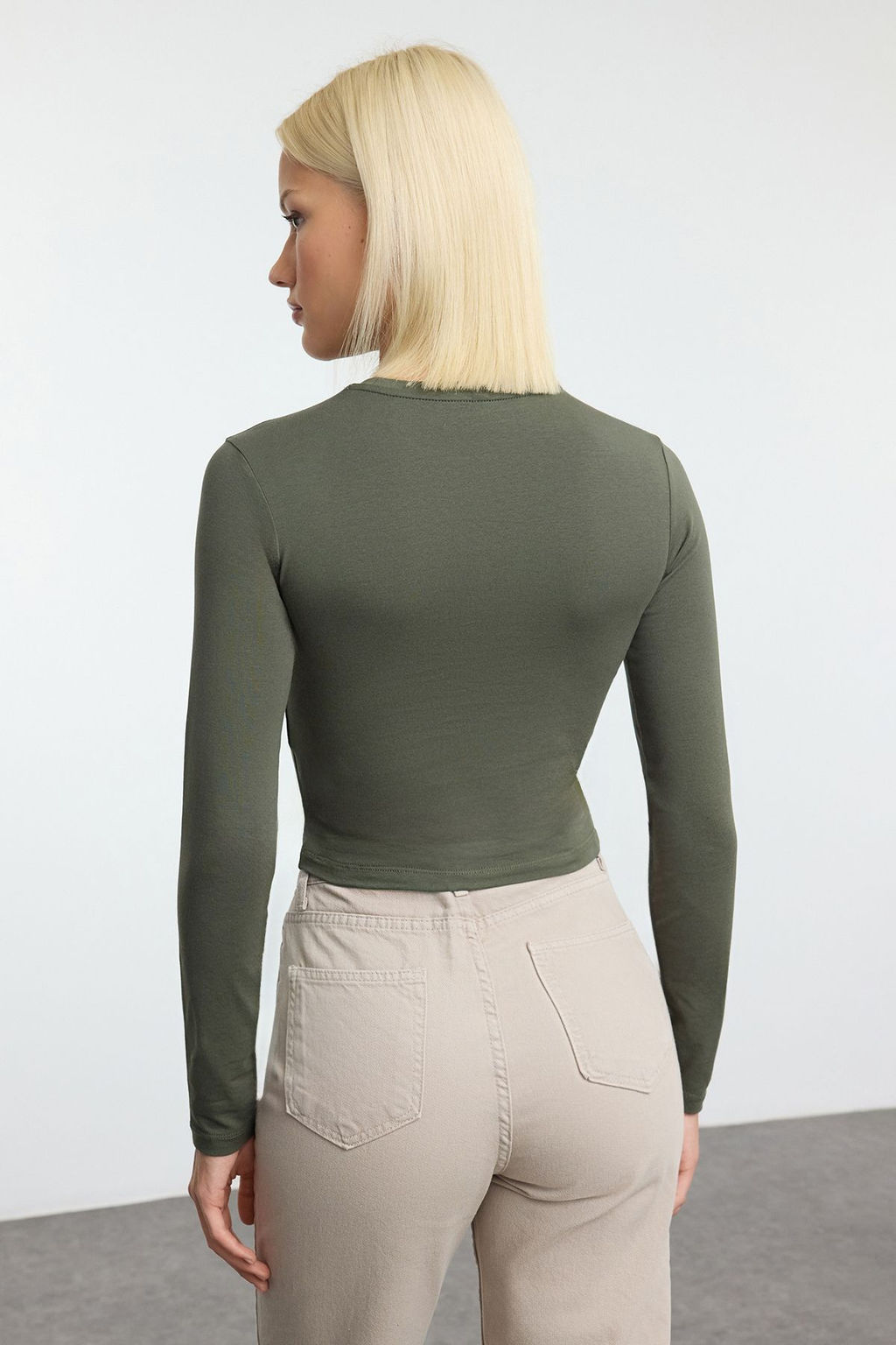 Trendyolmilla Antrasit Slogan Bask?l? Vucuda Oturan Crop Esnek Orme Bluz TWOAW25BZ00148  фото 5