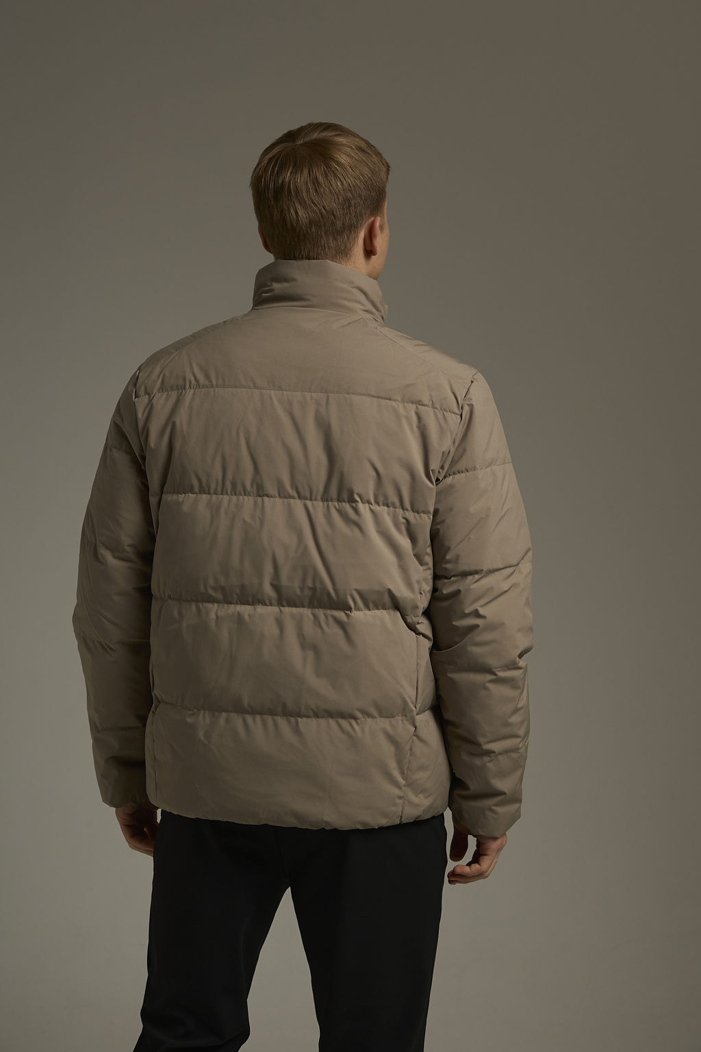 Пуховик короткий Серый Training Down Jacket