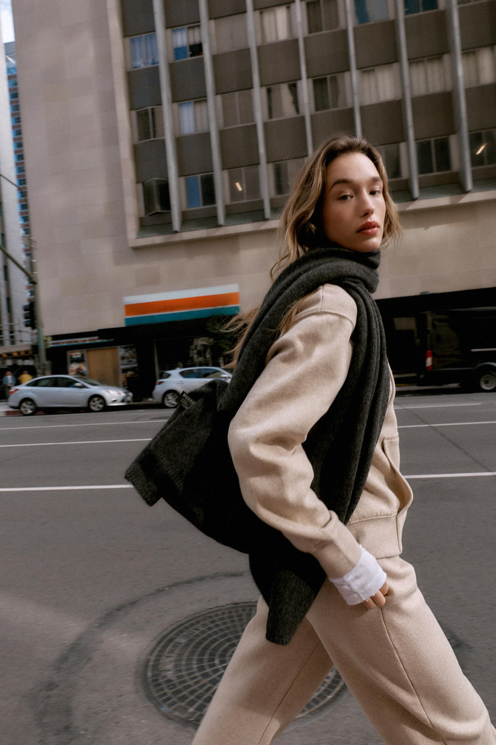 SUDADERA CAPUCHA B?SICA / Beige vigor? - Zara фото 4