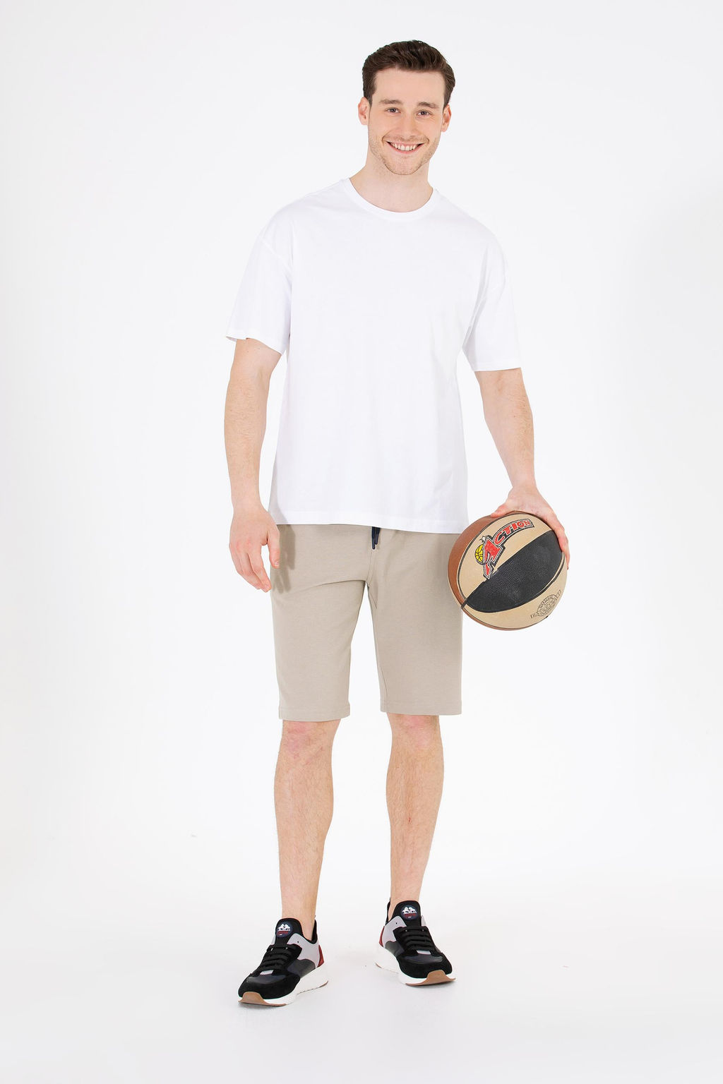 Erkek Beyaz Oversize Bisiklet Yaka Ti__rt