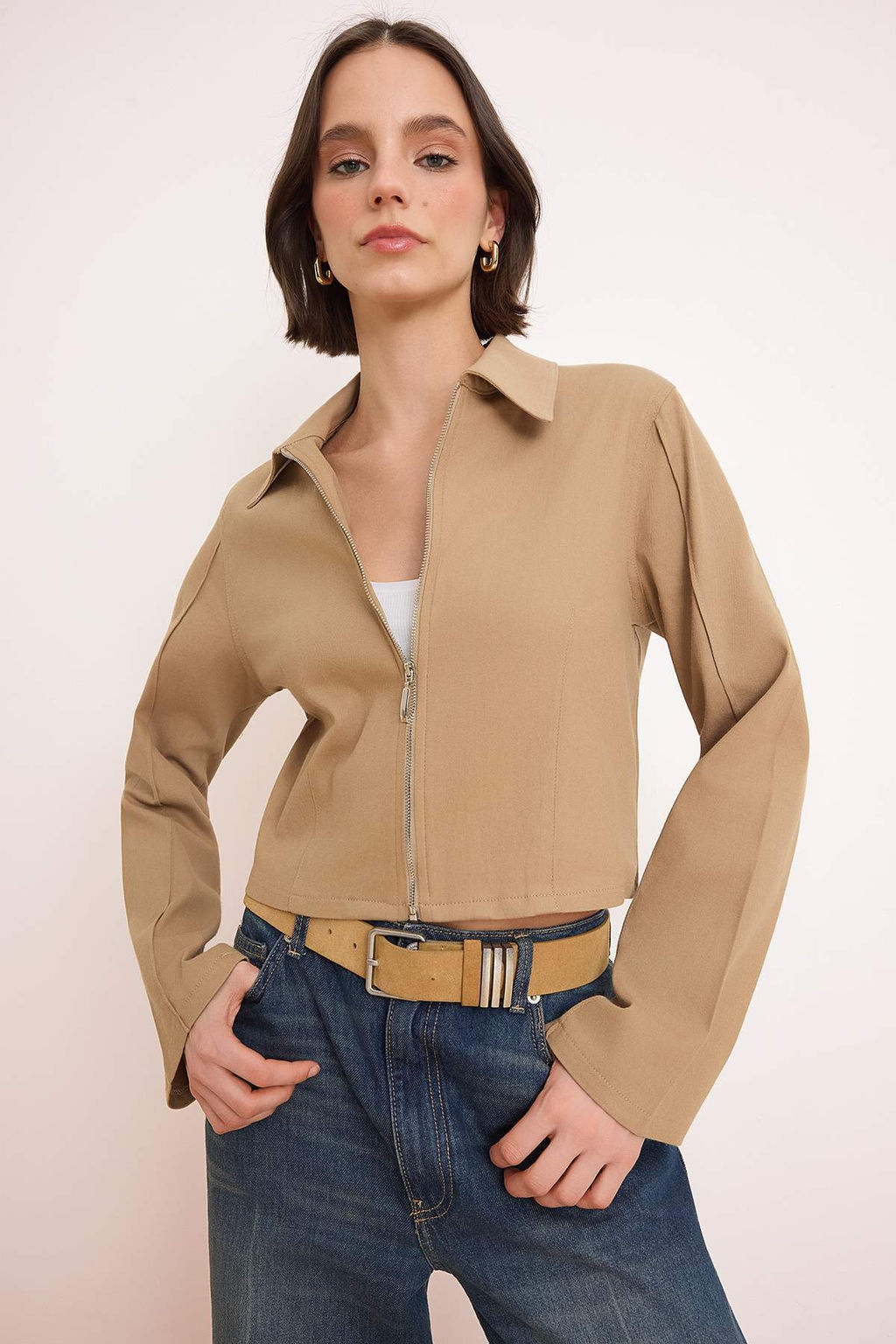 Bej Fermuarl_ V_cuda Oturan/Fitted Gabardin Mevsimlik _nce Ceket TWOSS26CE00033 - Trendyolmilla фото 6