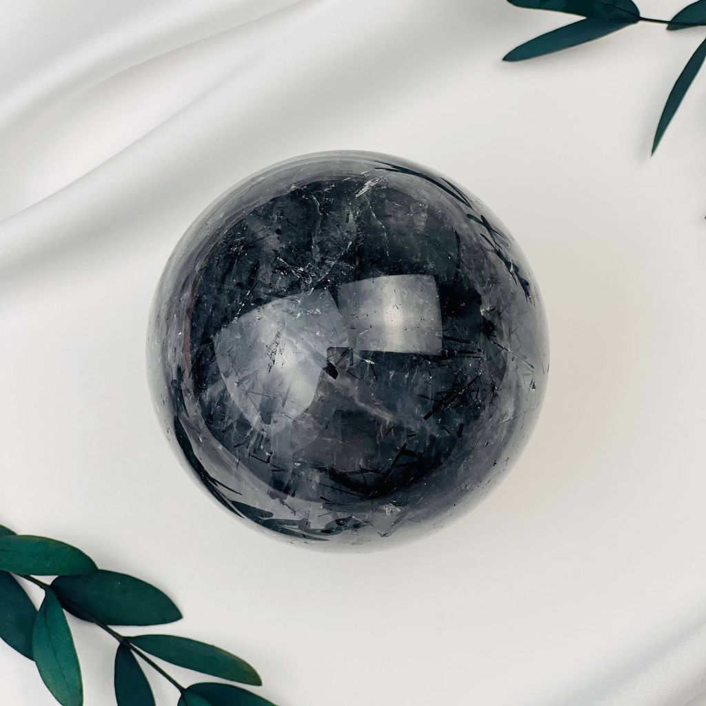 Шар из Кварца с включением Турмалина