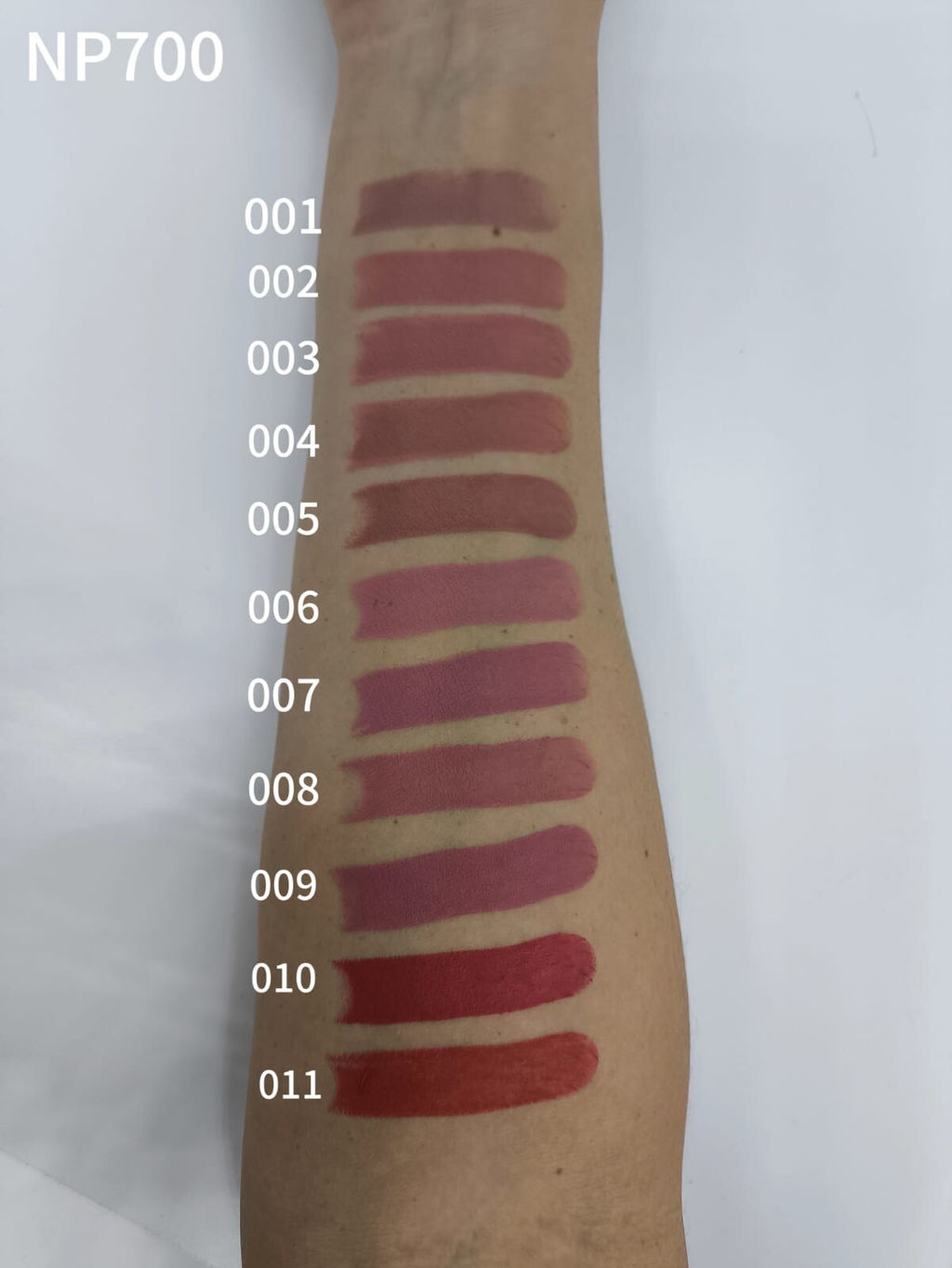 Neverti NP700 Помада для губ "Безграничный поцелуй" тон 010 "Limitless Kiss Lipstick"