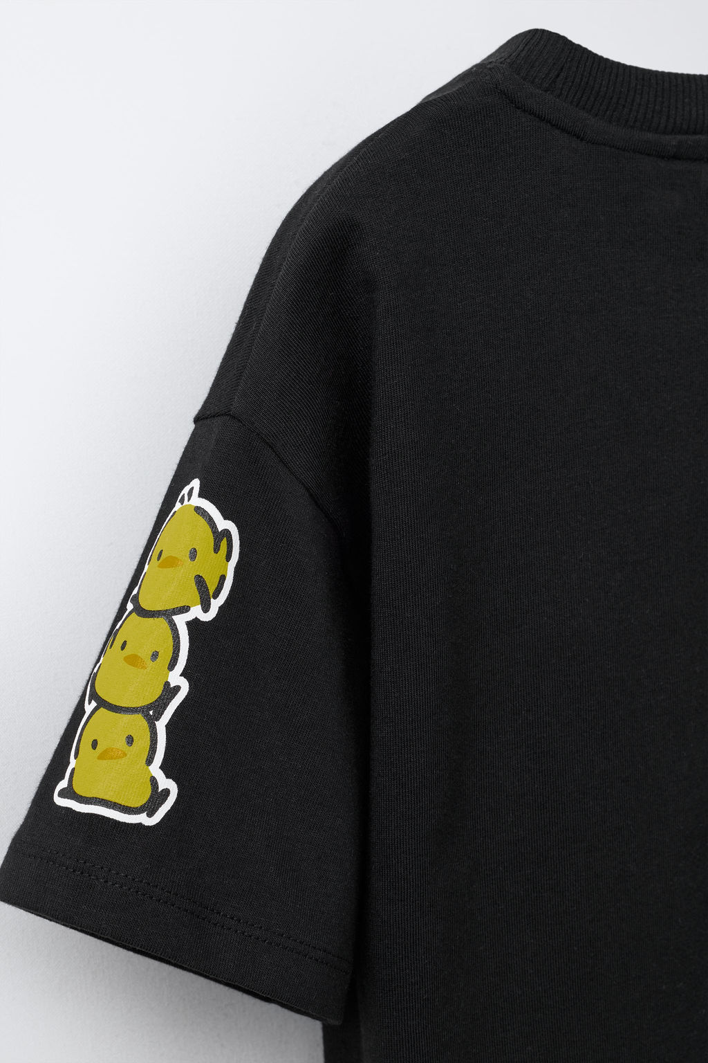 CAMISETA POCHACCO AND HIS FRIENDS  SANRIO / Negro - Zara фото 5