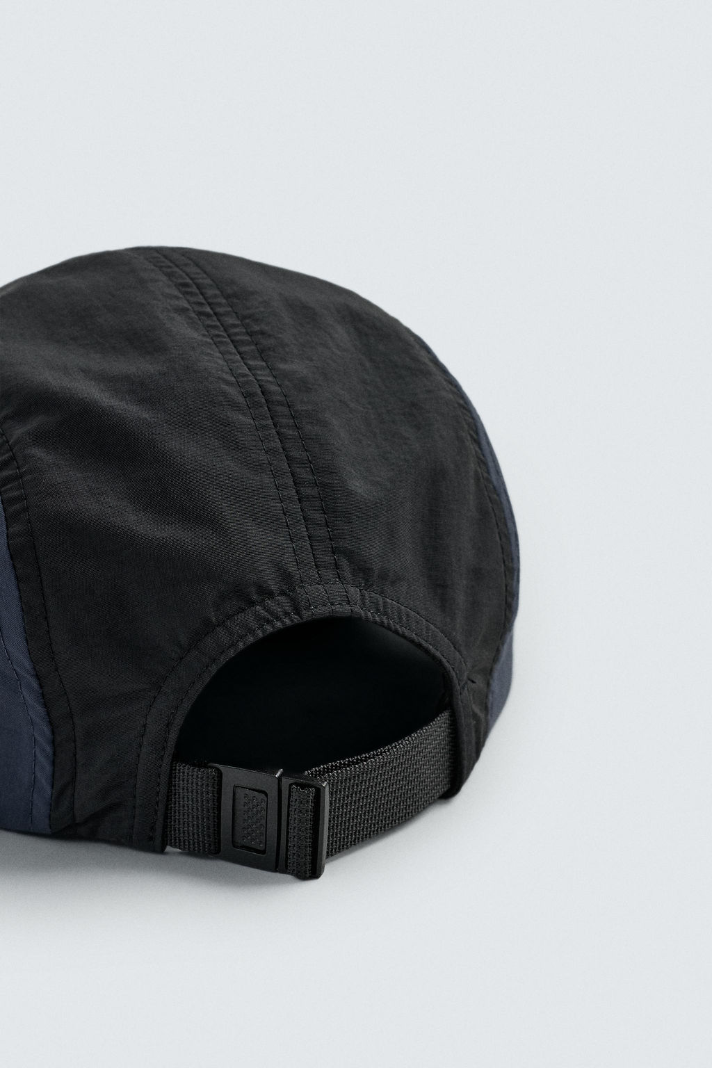GORRA T?CNICA VISOR PLANO / Negro