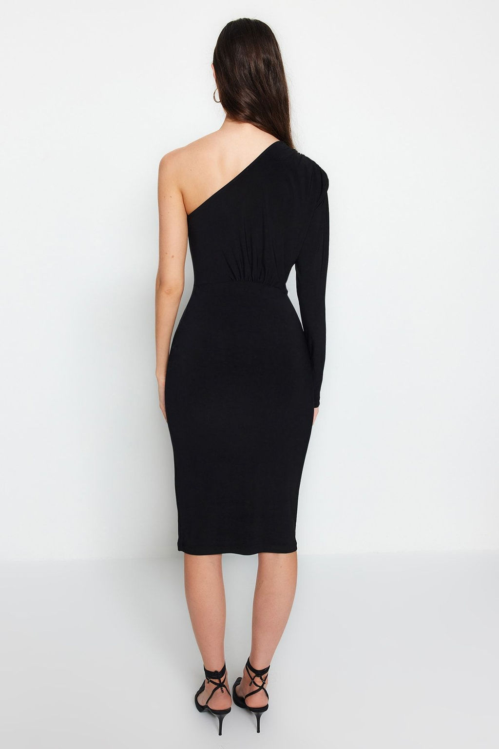 TRENDYOLMILLA Siyah Drape Detayl? Tek Omuzlu Fitted/Vucuda Oturan Midi Esnek Orme Elbise TWOAW24EL00123  фото 6
