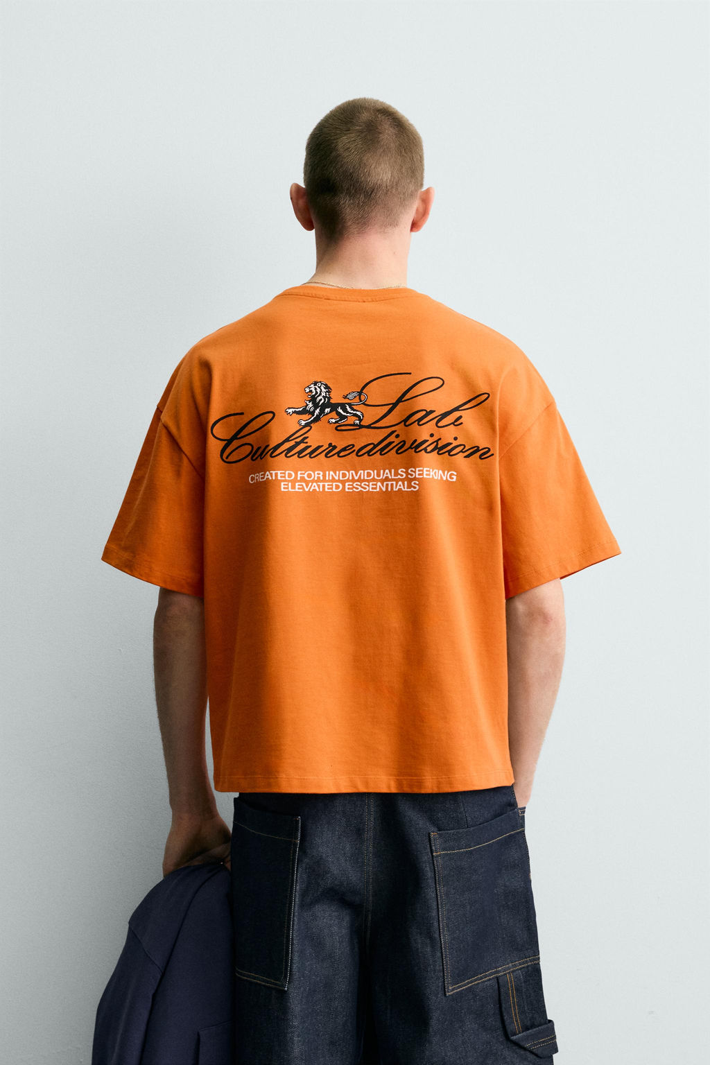 CAMISETA TEXTOS ESTAMPADOS CONTRASTE / Naranja