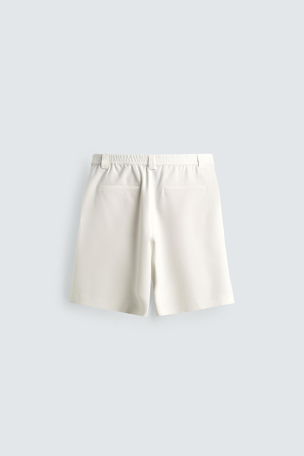 BERMUDA RELAXED FIT PLIEGUES LATERALES / Blanco roto