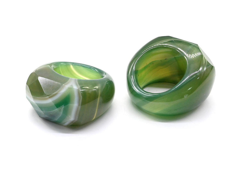 Крупный перстень из Агата цвет зеленый