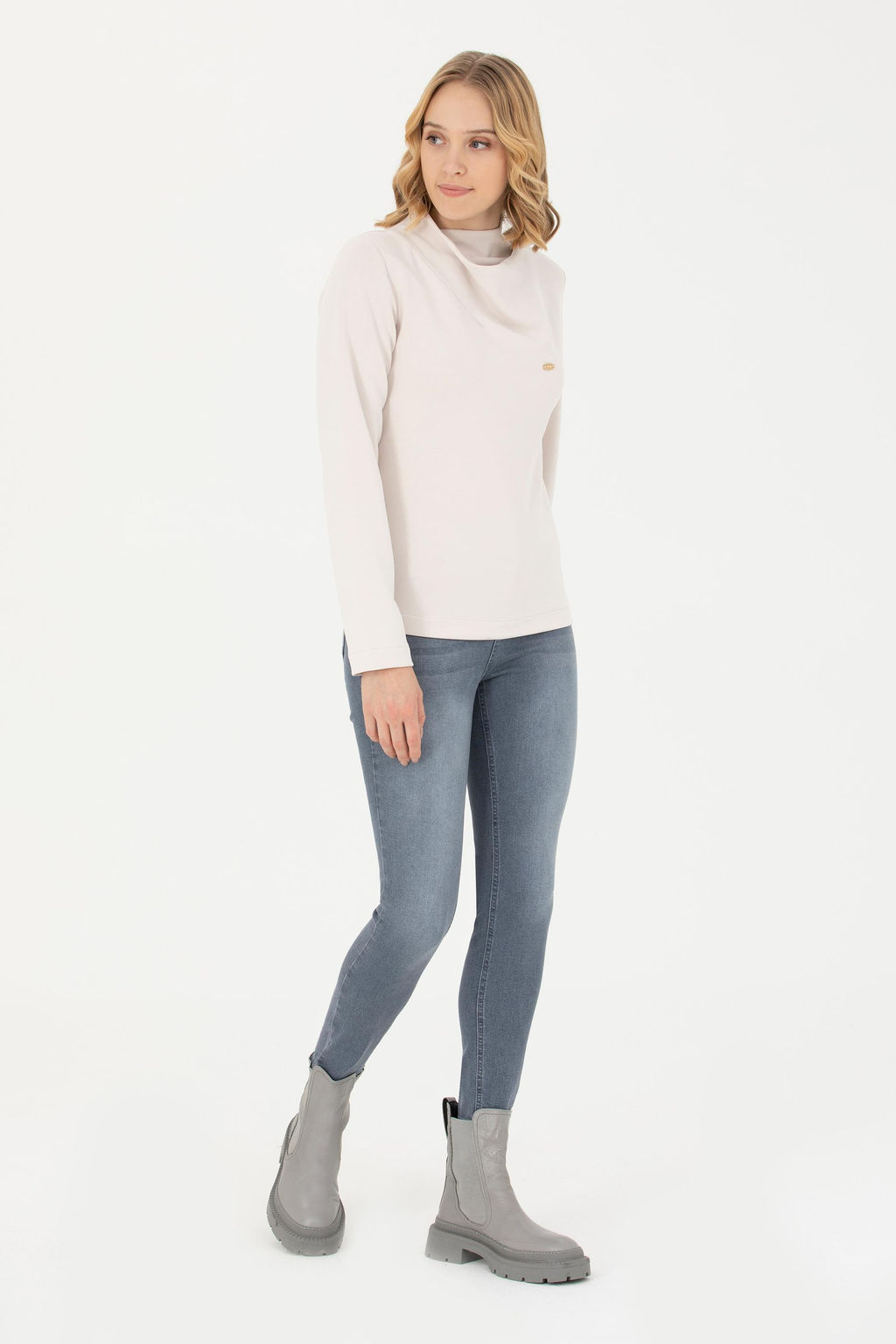 Kad_n Ta_ Dik Yaka Sweatshirt