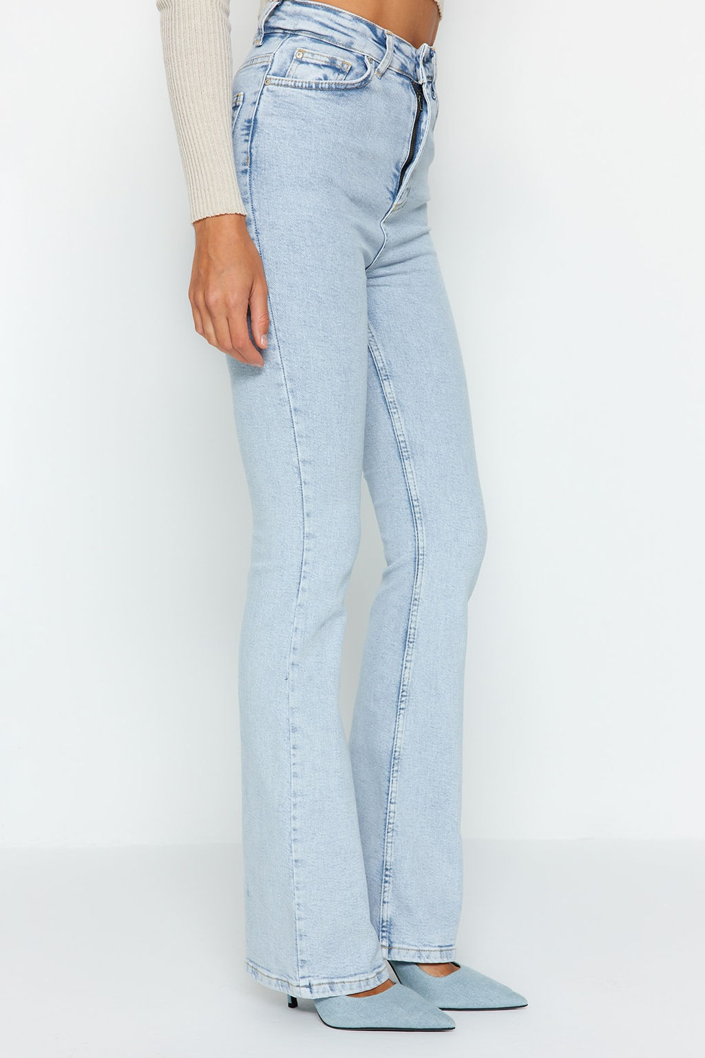 Ac?k Mavi Yuksek Bel Flare Jeans TWOAW24JE00083 - Trendyolmilla фото 11