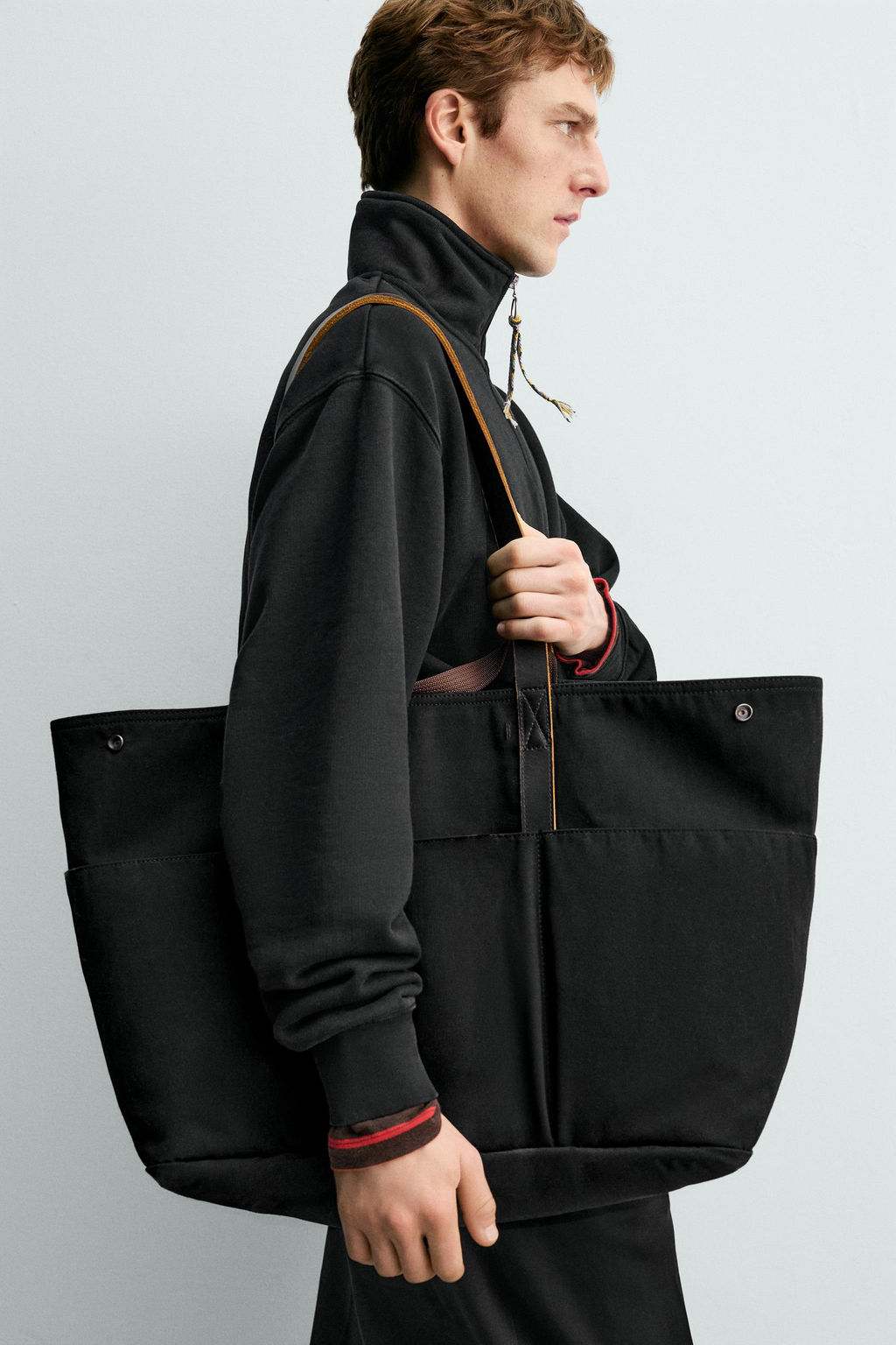 BOLSO SHOPPER DETALLES PIEL AARON LEVINE X ZARA / Negro фото 2