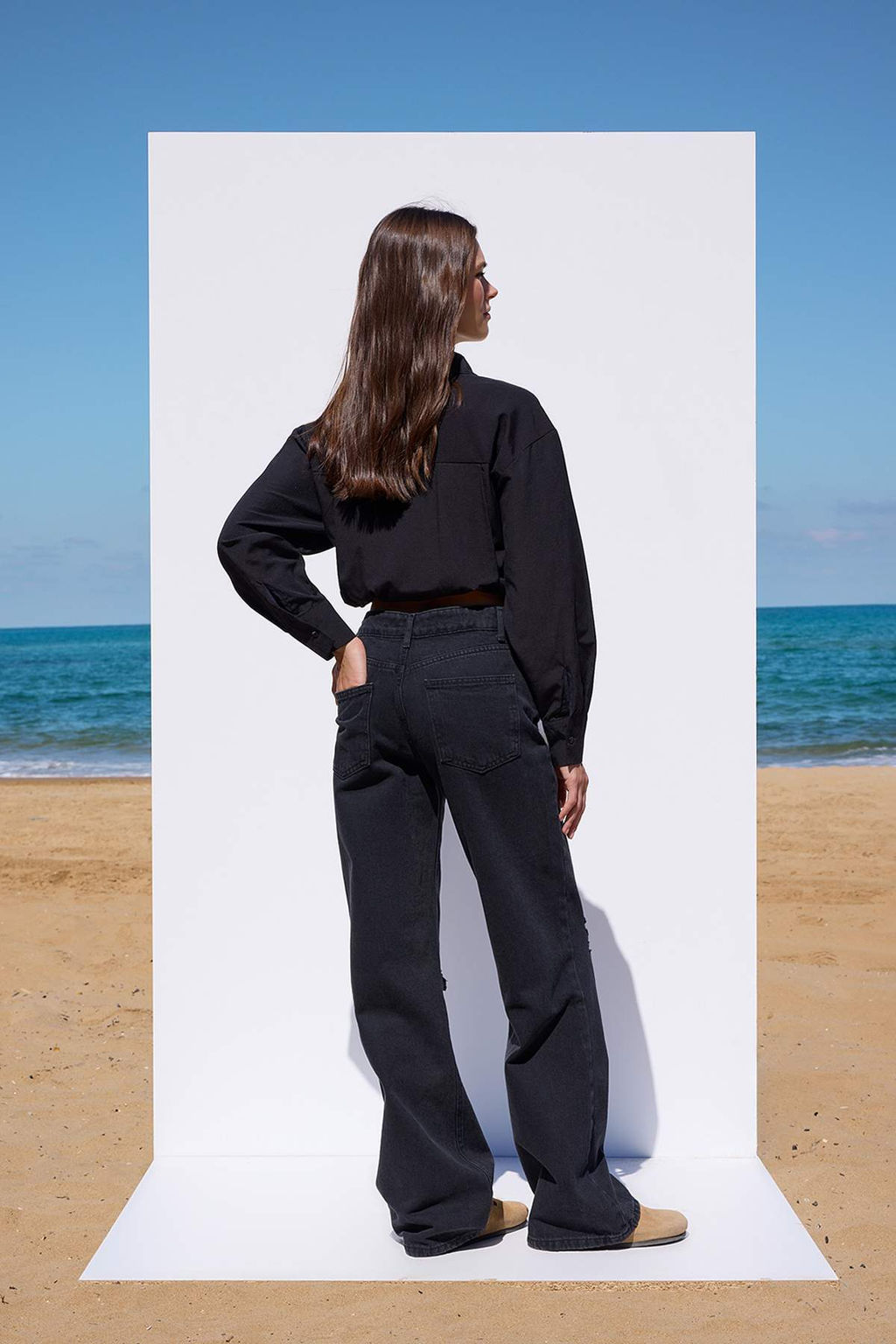 More Sustainable Siyah Rejeneratif Pamuk Dusuk Bel Y?rt?k Detayl? Wide Leg Jeans TWOAW26JE00224 - Trendyolmilla фото 4