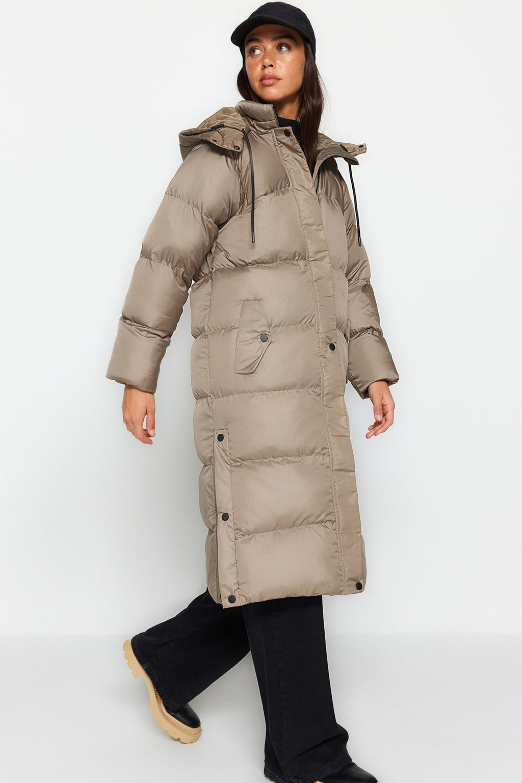 TRENDYOLMILLA Ekru Regular Kapusonlu Yandan C?t C?t Detayl? Su Itici Uzun Sisme Mont TWOAW24MO00104  фото 4
