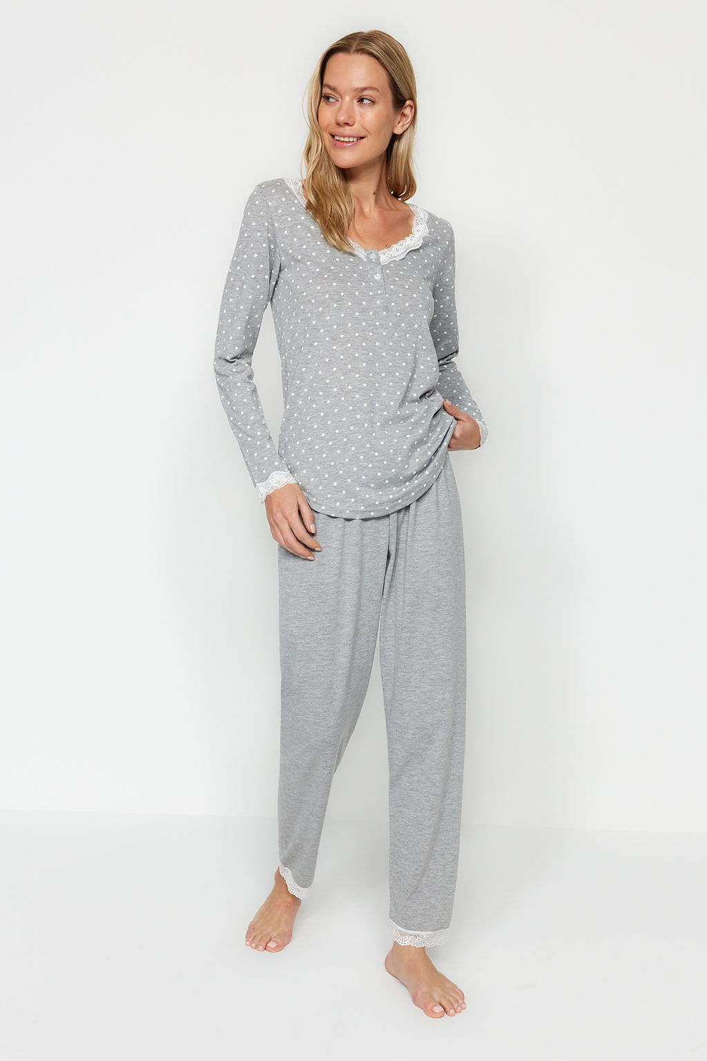 Gri Puantiyeli Dantelli Tshirt-Pantolon Orme Pijama Tak?m? THMAW24PT00182 - Trendyolmilla фото 3
