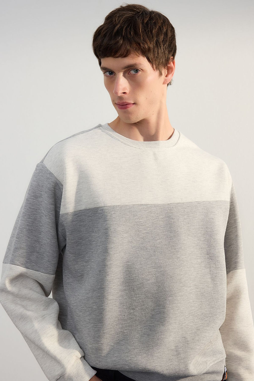 TRENDYOL MAN Lacivert Oversize/Genis Kesim Renk Bloklu Ici Polarl? Basic Sweatshirt TMNAW25SW00013 - Trendyolmilla фото 18