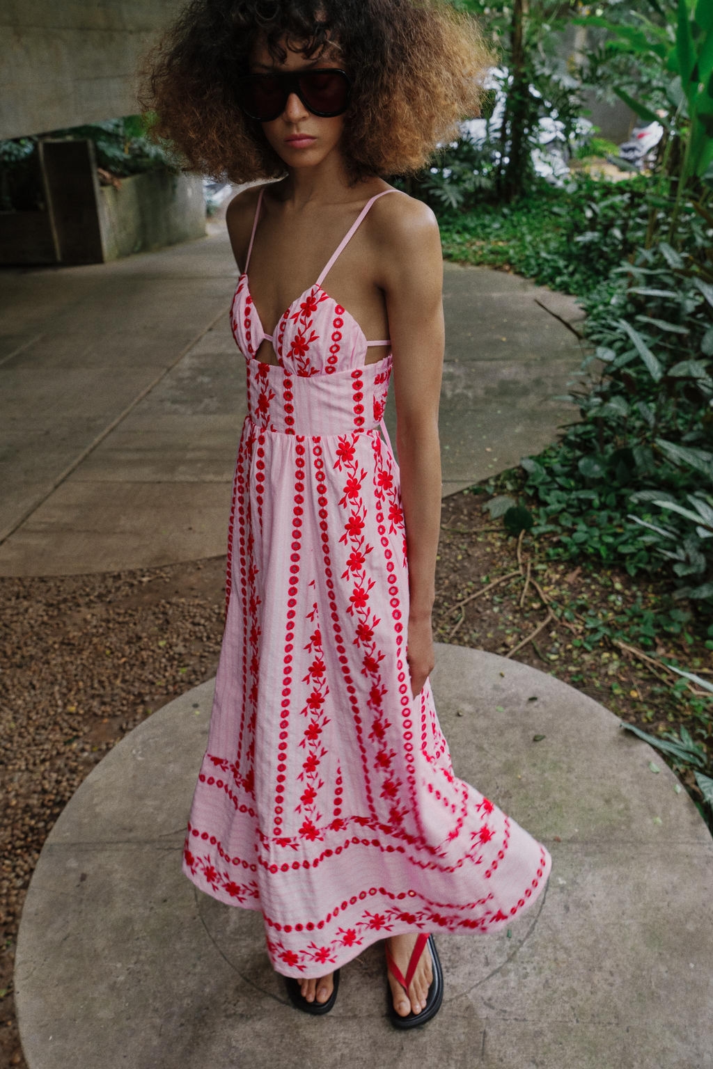 VESTIDO MIDI BORDADOS PERFORADOS / Rosa - Zara фото 3