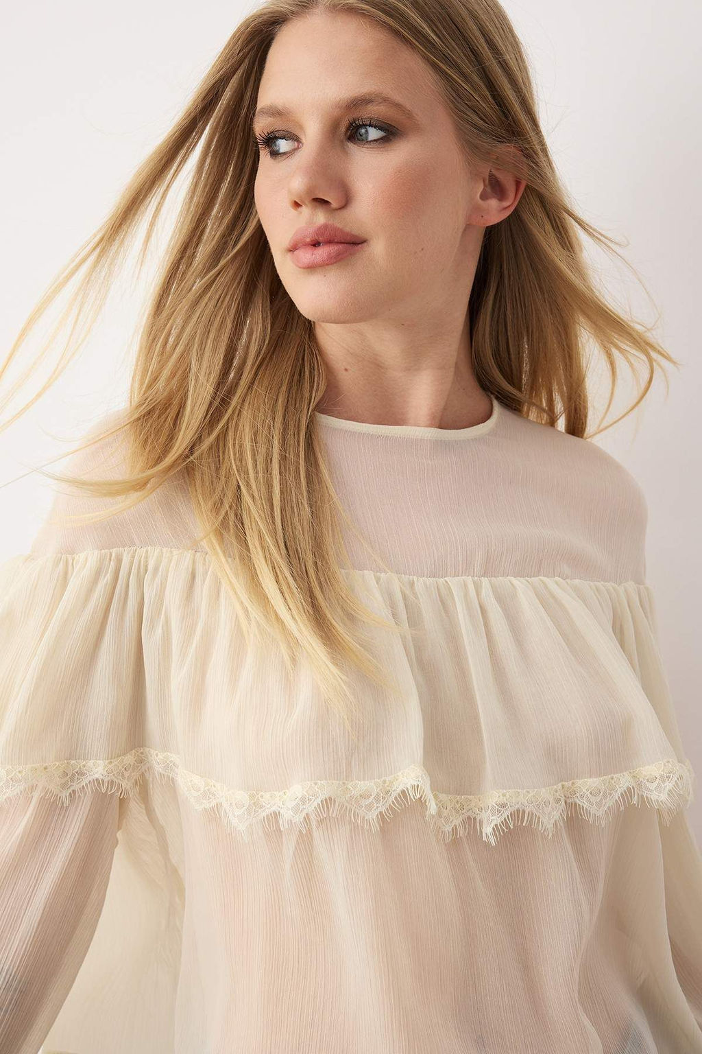 Ekru Sifon Dantel Detayl? Bisiklet Yaka Dokuma Bluz TWOAW26BZ00055 - Trendyolmilla фото 2
