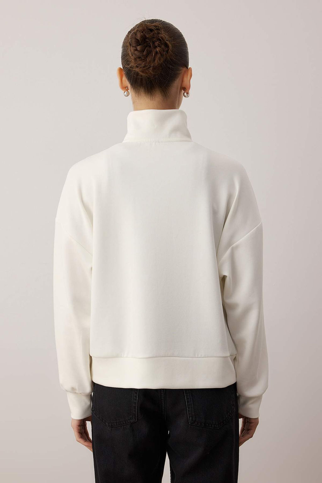 Ekru Oversize/Genis Kal?p Fermuarl? ve Kesik Detayl? Esnek Orme Sweatshirt TWOAW26SW00167 - Trendyolmilla фото 4