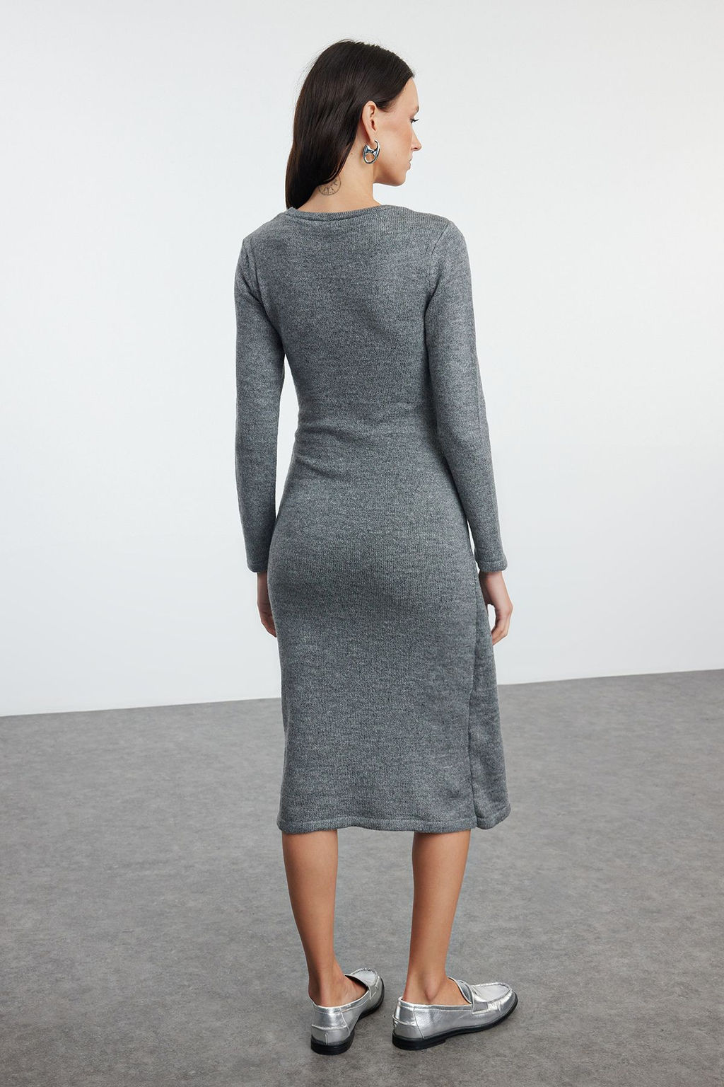 Antrasit Midi Triko Yumusak Dokulu Kruvaze Etek Detayl? Elbise TWOAW25EL00041