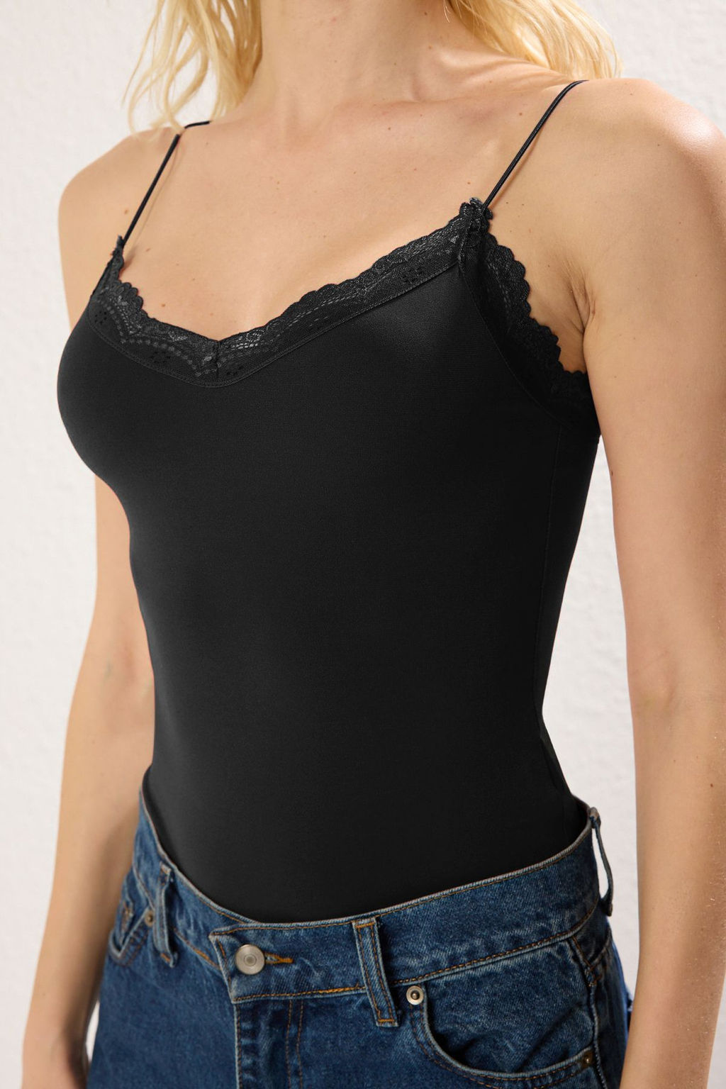 Siyah Dantel Detayl? Fitted/Vucuda Oturan Alttan C?tc?tl? Esnek Orme Body TWOSS25BD00008