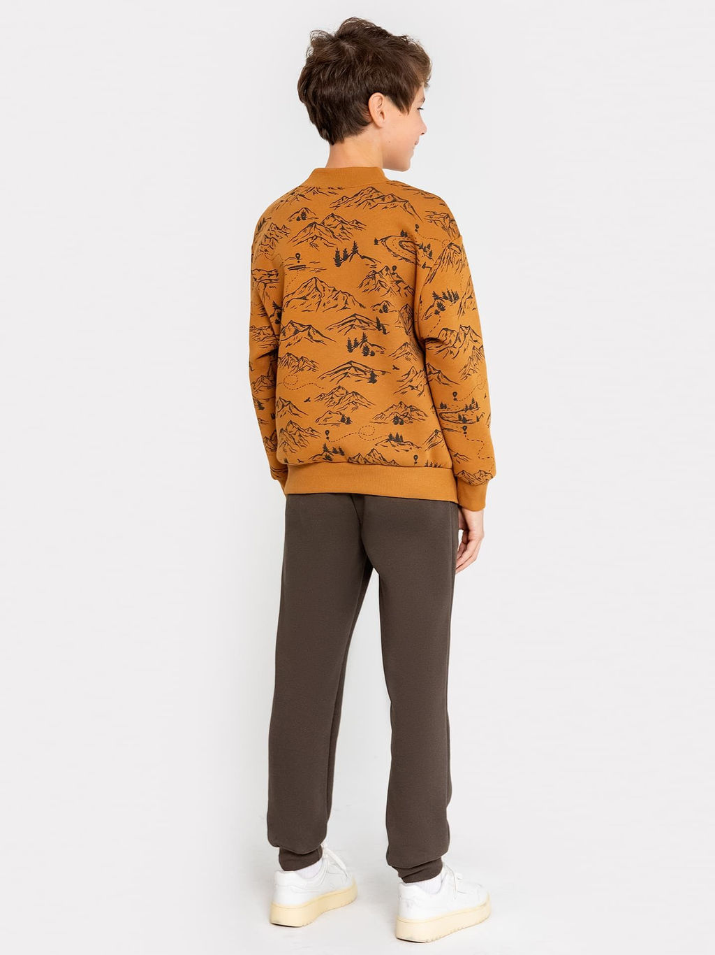 Комплект для мальчиков (джемпер, брюки) коричневый с принтом горы - Mark formelle фото 3
