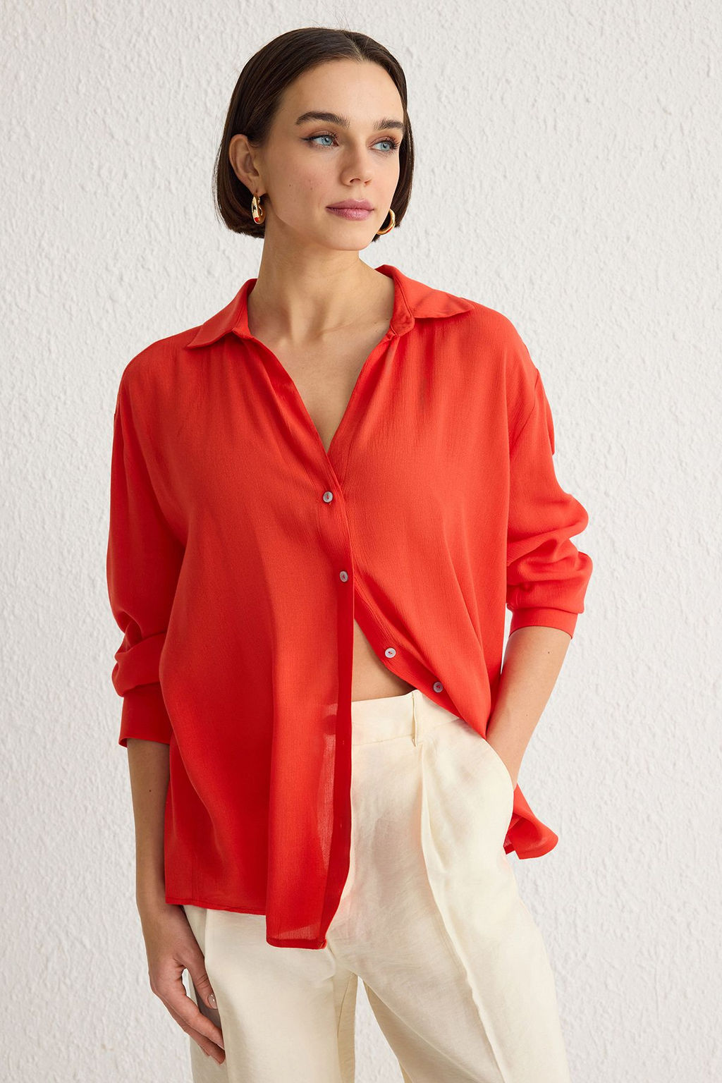 TRENDYOLMILLA Lacivert Basic Oversize Genis Kal?p Dokuma Gomlek TWOAW24GO00207