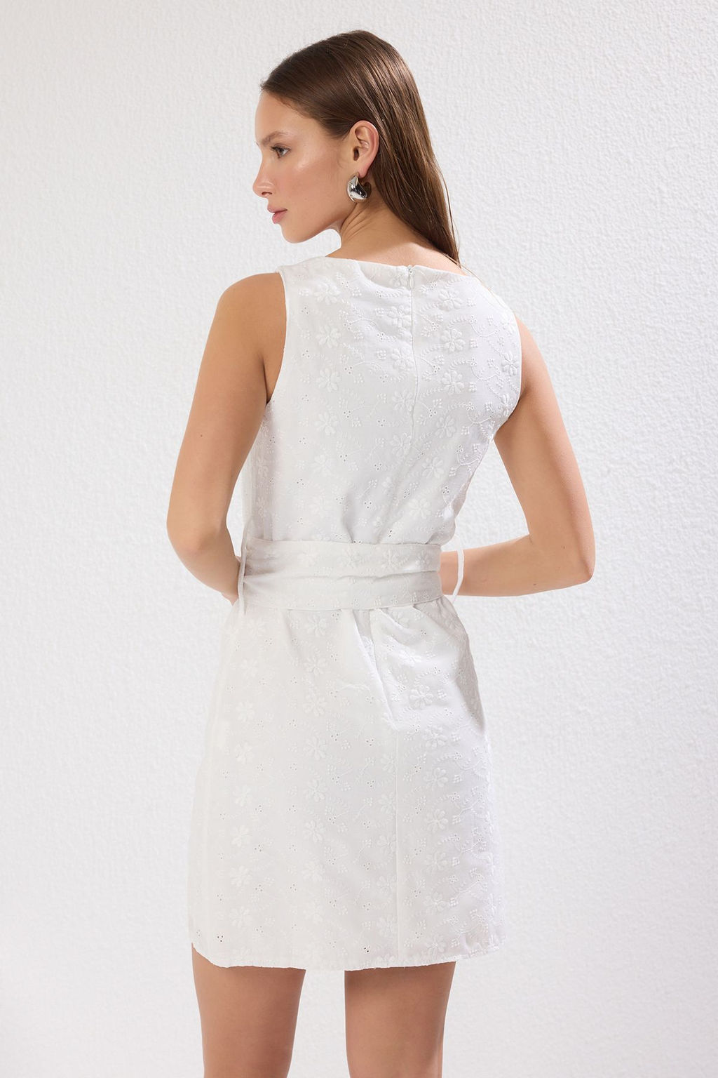 Beyaz Kusakl? A Kesim Brode Mini Dokuma Elbise TWOSS24EL01045 - Trendyolmilla фото 4