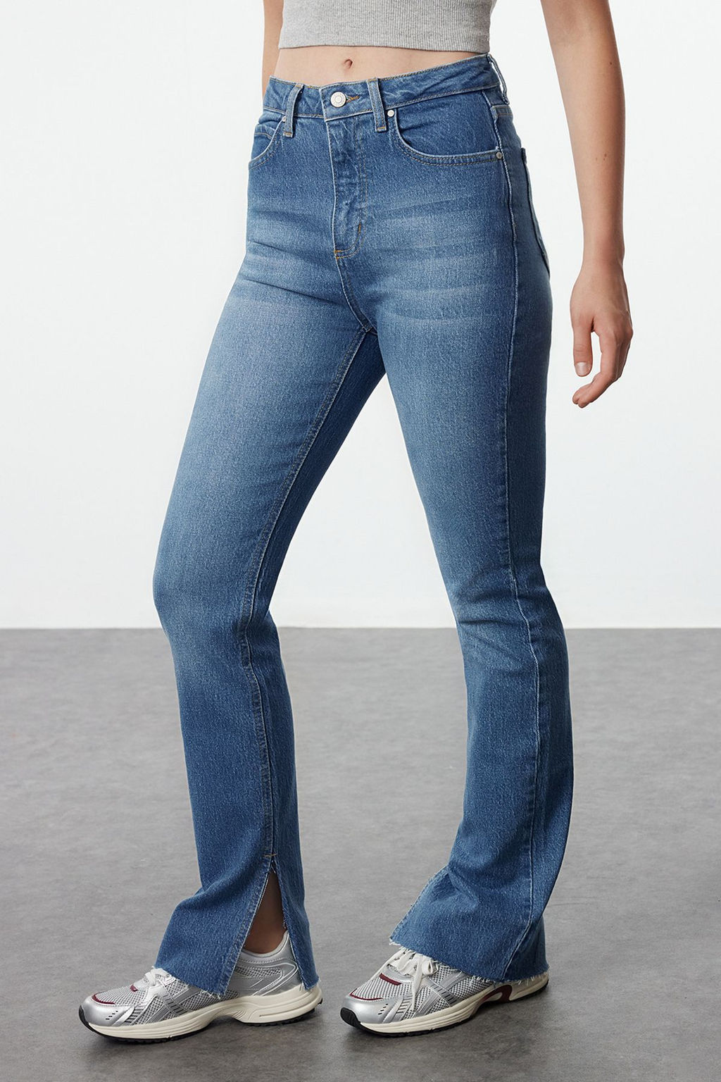 TRENDYOLMILLA Siyah Y?rtmacl? Yuksek Bel Flare Jeans TWOAW22JE0382  фото 18
