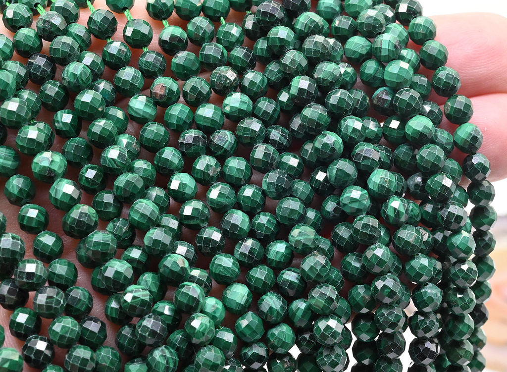 Бусины из малахита шарик гр.5мм, 39см, 72 бусины Радуга камня