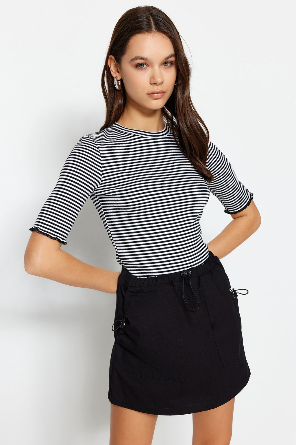 Siyah-Beyaz Cizgili Fitilli Fitted/Vucuda Oturan Bisiklet Yaka Esnek Orme Bluz TWOSS23BZ00025