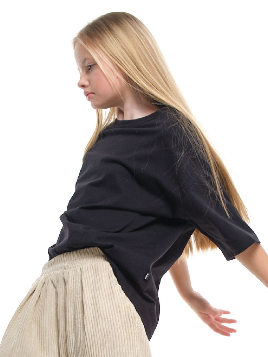 Универсальная базовая футболка оверсайз 22-1892 черный