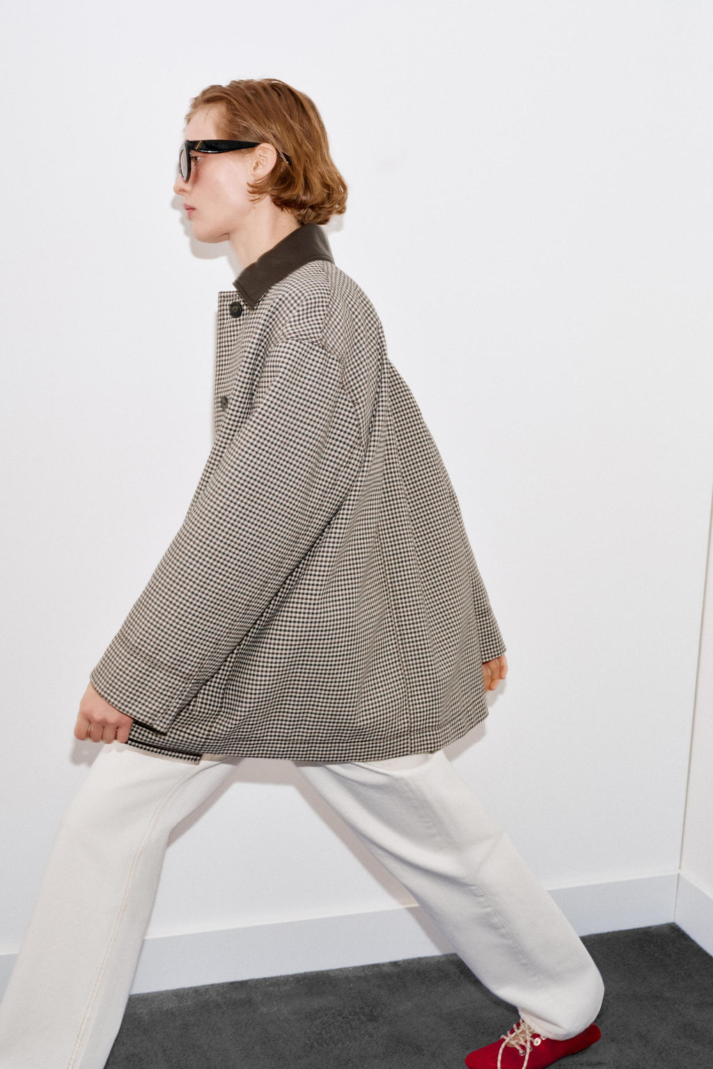 CHAQUETA PATA DE GALLO ACABADOS EFECTO PIEL / Negro / Crudo - Zara фото 3