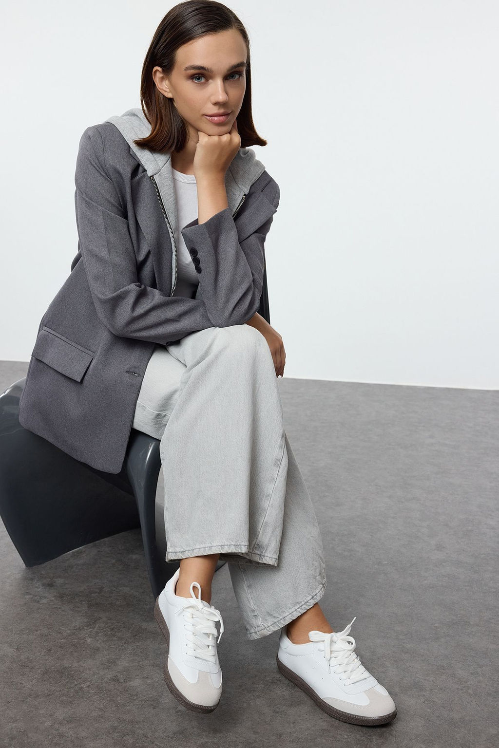 Beyaz Retro Bagc?kl? Kad?n Spor Ayakkab?
TAKAW25SN00005