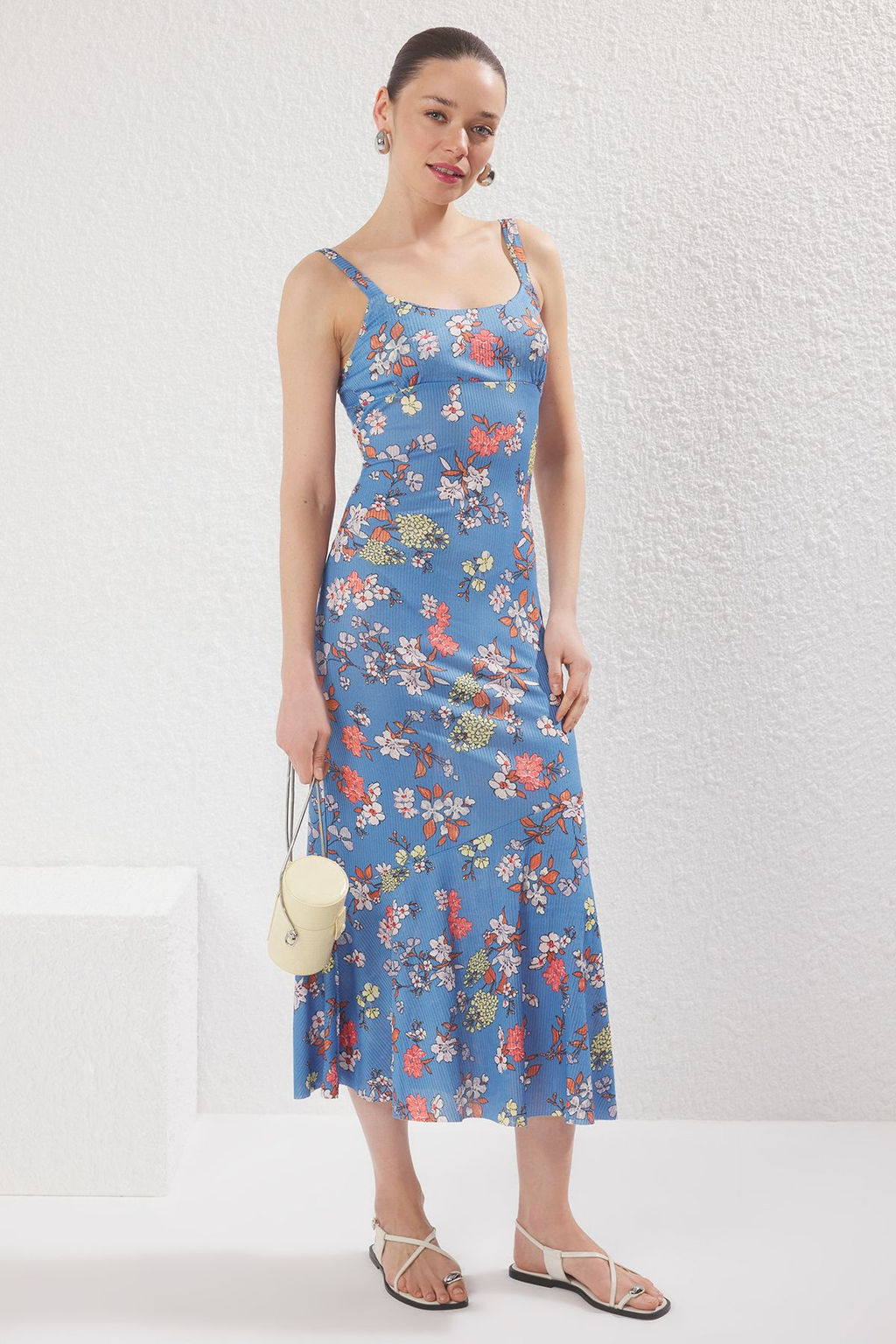 TRENDYOLMILLA Lacivert Desenli Ask?l? Vucuda Oturan Fitilli Esnek Orme Maxi Kalem Elbise TWOSS24EL00682 фото 12