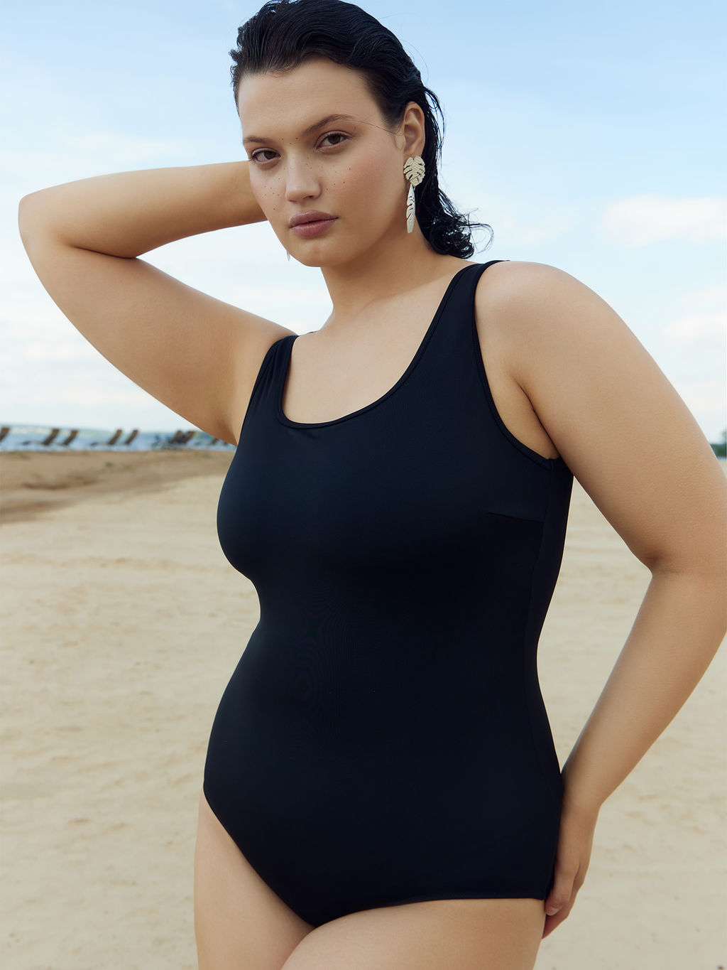Купальник женский слитный в черном цвете черный 762218